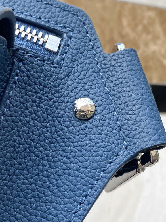 Louis Vuitton Inspired Handbags, AA+ Quality 100% Genuine Leather Classic Flap Medium Quilted Lambskin Black Gold, 18X 1 1X 5cm BL 4 Colour