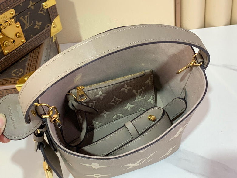 Louis Vuitton Inspired Handbags, AA+ Quality 100% Genuine Leather Classic Flap Medium Quilted Lambskin Black Gold, 18X 1 1X 5cm BL 4 Colour