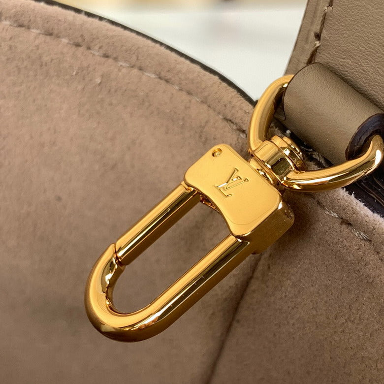 Louis Vuitton Inspired Handbags, AA+ Quality 100% Genuine Leather Classic Flap Medium Quilted Lambskin Black Gold, 18X 1 1X 5cm BL 4 Colour
