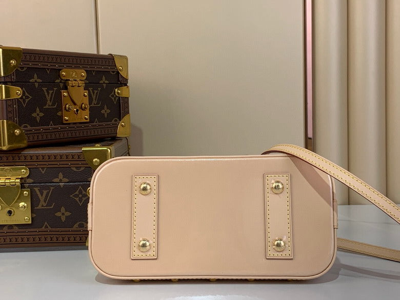 Louis Vuitton Inspired Handbags, AA+ Quality 100% Genuine Leather Classic Flap Medium Quilted Lambskin Black Gold, 18X 1 1X 5cm BL 4 Colour
