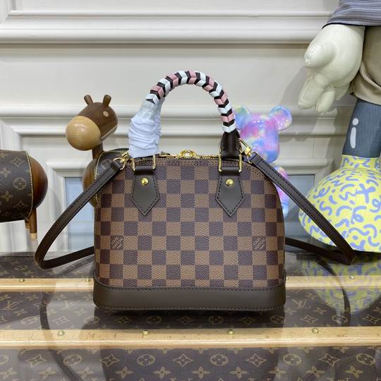 Louis Vuitton Inspired Handbags, AA+ Quality 100% Genuine Leather Classic Flap Medium Quilted Lambskin Black Gold, 18X 1 1X 5cm BL 4 Colour