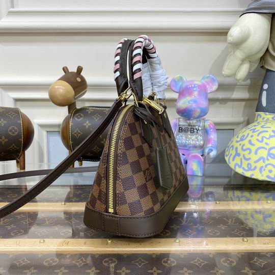 Louis Vuitton Inspired Handbags, AA+ Quality 100% Genuine Leather Classic Flap Medium Quilted Lambskin Black Gold, 18X 1 1X 5cm BL 4 Colour