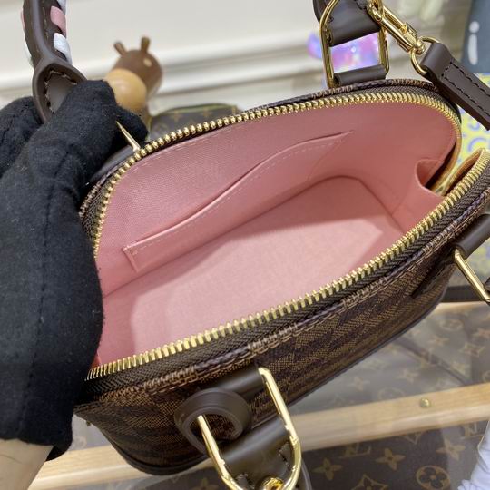 Louis Vuitton Inspired Handbags, AA+ Quality 100% Genuine Leather Classic Flap Medium Quilted Lambskin Black Gold, 18X 1 1X 5cm BL 4 Colour