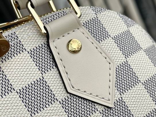 Louis Vuitton Inspired Handbags, AA+ Quality 100% Genuine Leather Classic Flap Medium Quilted Lambskin Black Gold, 18X 1 1X 5cm BL 4 Colour