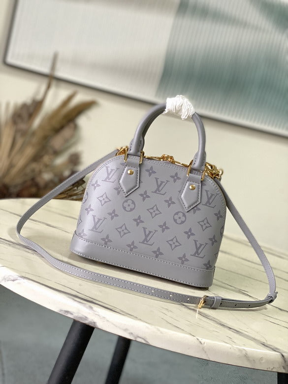 Louis Vuitton Inspired Handbags, AA+ Quality 100% Genuine Leather Classic Flap Medium Quilted Lambskin Black Gold, 18X 1 1X 5cm BL 4 Colour