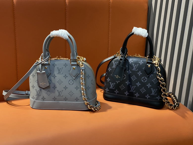 Louis Vuitton Inspired Handbags, AA+ Quality 100% Genuine Leather Classic Flap Medium Quilted Lambskin Black Gold, 18X 1 1X 5cm BL 4 Colour