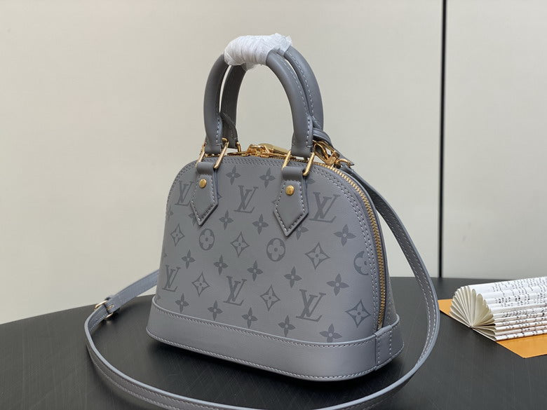 Louis Vuitton Inspired Handbags, AA+ Quality 100% Genuine Leather Classic Flap Medium Quilted Lambskin Black Gold, 18X 1 1X 5cm BL 4 Colour