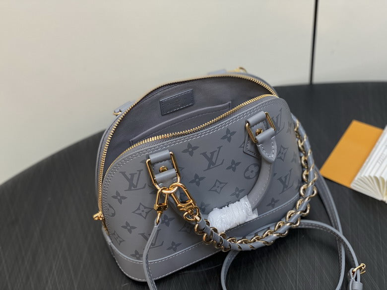 Louis Vuitton Inspired Handbags, AA+ Quality 100% Genuine Leather Classic Flap Medium Quilted Lambskin Black Gold, 18X 1 1X 5cm BL 4 Colour