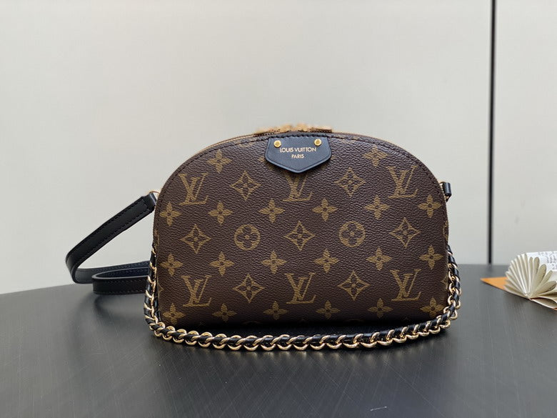 Louis Vuitton Inspired Handbags, AA+ Quality 100% Genuine Leather Classic Flap Medium Quilted Lambskin Black Gold, 18X 1 1X 5cm BL 4 Colour