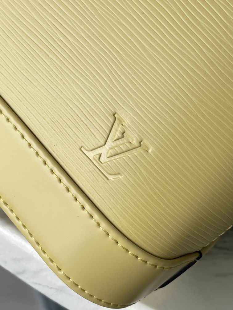 Louis Vuitton Inspired Handbags, AA+ Quality 100% Genuine Leather Classic Flap Medium Quilted Lambskin Black Gold, 18X 1 1X 5cm BL 4 Colour