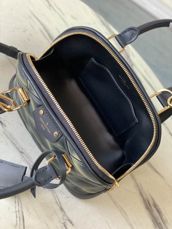 Louis Vuitton Inspired Handbags, AA+ Quality 100% Genuine Leather Classic Flap Medium Quilted Lambskin Black Gold, 18X 1 1X 5cm BL 4 Colour