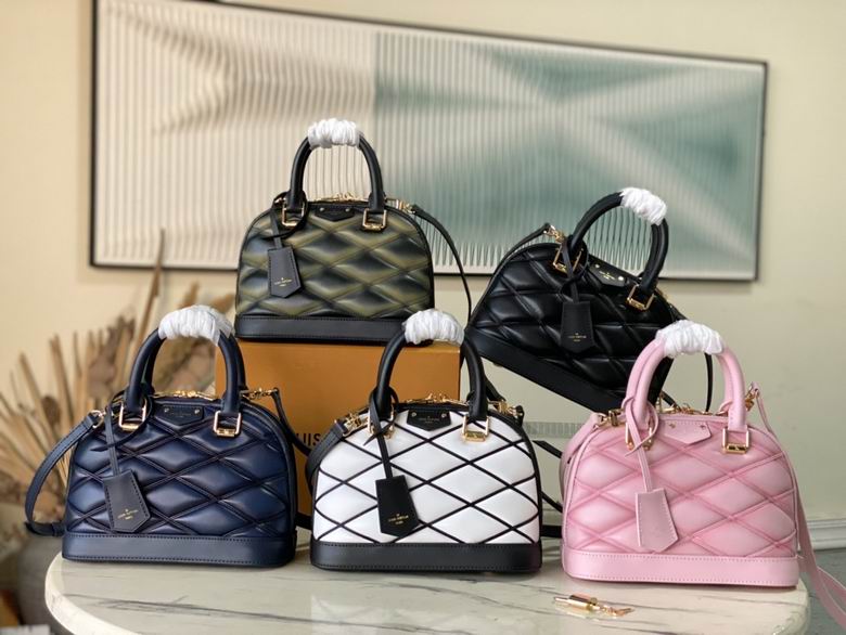 Louis Vuitton Inspired Handbags, AA+ Quality 100% Genuine Leather Classic Flap Medium Quilted Lambskin Black Gold, 18X 1 1X 5cm BL 4 Colour