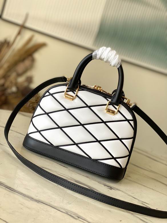 Louis Vuitton Inspired Handbags, AA+ Quality 100% Genuine Leather Classic Flap Medium Quilted Lambskin Black Gold, 18X 1 1X 5cm BL 4 Colour
