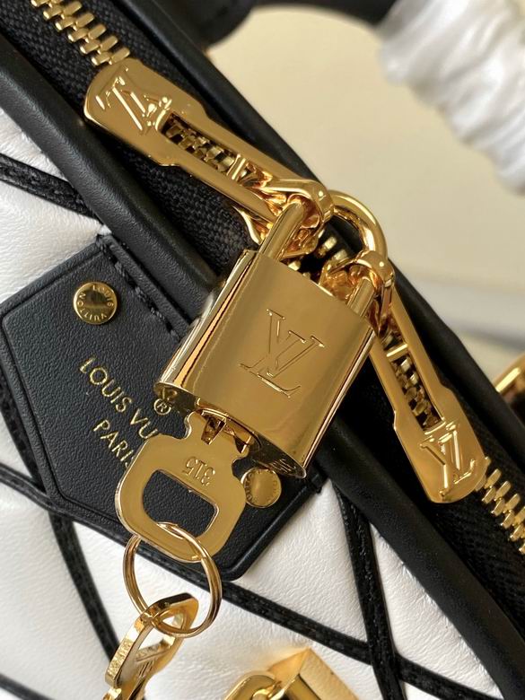 Louis Vuitton Inspired Handbags, AA+ Quality 100% Genuine Leather Classic Flap Medium Quilted Lambskin Black Gold, 18X 1 1X 5cm BL 4 Colour