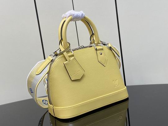 Louis Vuitton Inspired Handbags, AA+ Quality 100% Genuine Leather Classic Flap Medium Quilted Lambskin Black Gold, 18X 1 1X 5cm BL 4 Colour