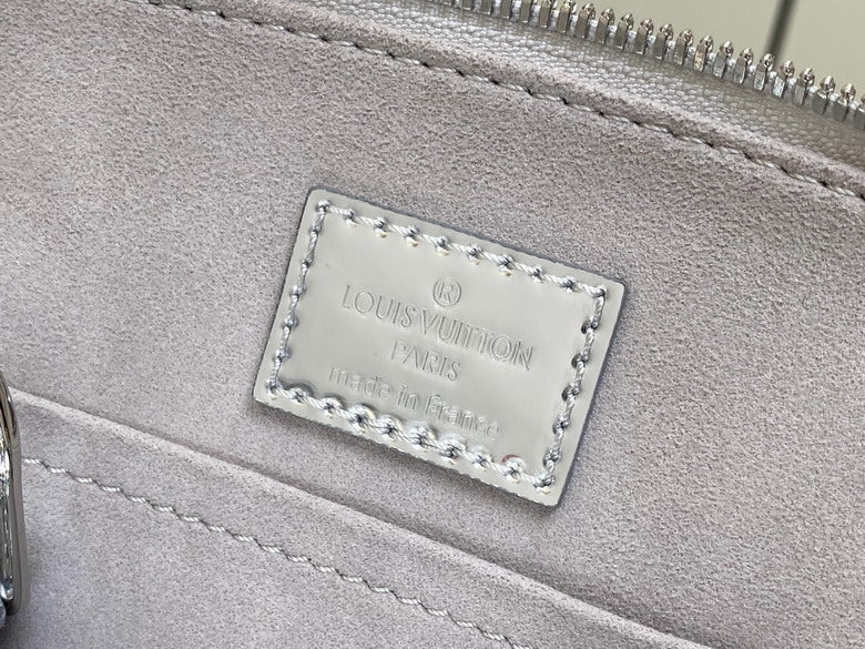 Louis Vuitton Inspired Handbags, AA+ Quality 100% Genuine Leather Classic Flap Medium Quilted Lambskin Black Gold, 18X 1 1X 5cm BL 4 Colour