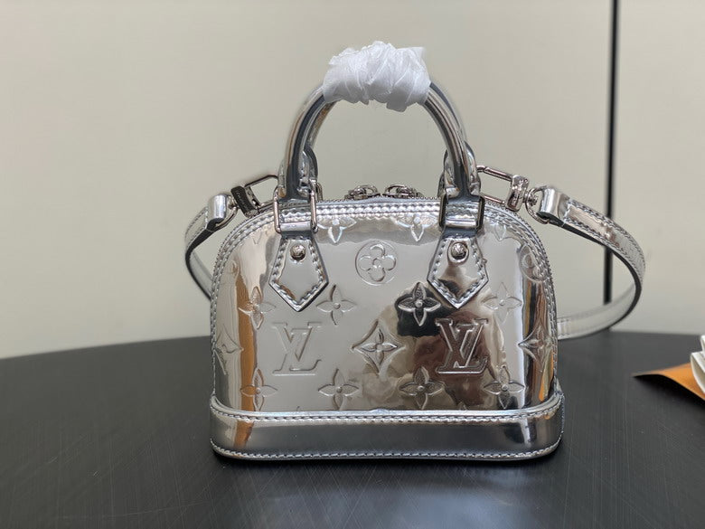 Louis Vuitton Inspired Handbags, AA+ Quality 100% Genuine Leather Classic Flap Medium Quilted Lambskin Black Gold, 18X 1 1X 5cm BL 4 Colour