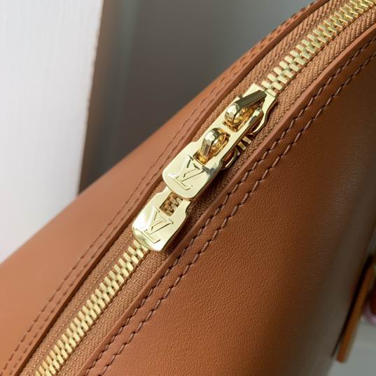 Louis Vuitton Inspired Handbags, AA+ Quality 100% Genuine Leather Classic Flap Medium Quilted Lambskin Black Gold, 18X 1 1X 5cm BL 4 Colour