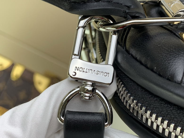 Louis Vuitton Inspired Handbags, AA+ Quality 100% Genuine Leather Classic Flap Medium Quilted Lambskin Black Gold, 18X 1 1X 5cm BL 4 Colour