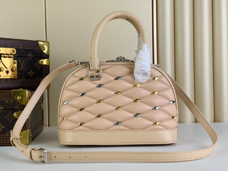 Louis Vuitton Inspired Handbags, AA+ Quality 100% Genuine Leather Classic Flap Medium Quilted Lambskin Black Gold, 18X 1 1X 5cm BL 4 Colour