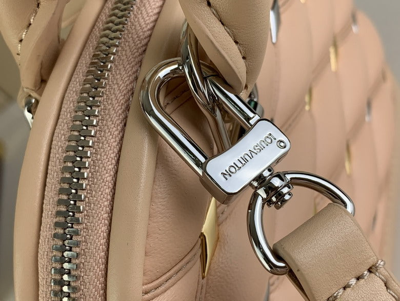 Louis Vuitton Inspired Handbags, AA+ Quality 100% Genuine Leather Classic Flap Medium Quilted Lambskin Black Gold, 18X 1 1X 5cm BL 4 Colour