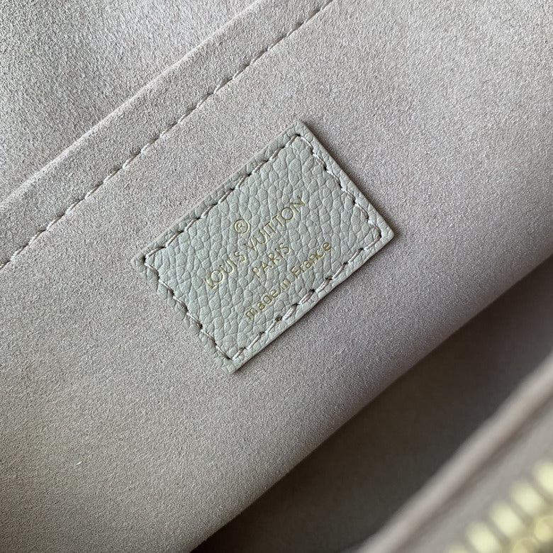 louis vuitton Inspired Handbags, AA+ Quality 100% Genuine Leather Classic Flap Medium Quilted Lambskin Black Gold, 18X 1 1X 5cm BL 4 Colour