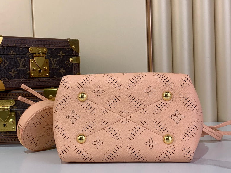 Louis vuitton Inspired Handbags, AA+ Quality 100% Genuine Leather Classic Flap Medium Quilted Lambskin Black Gold, 18X 1 1X 5cm BL 4 Colour