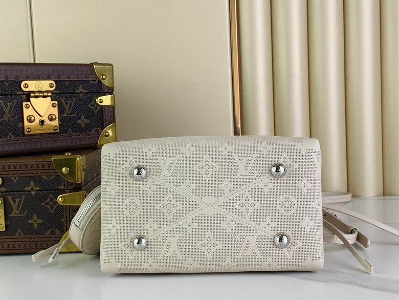 Louis vuitton Inspired Handbags, AA+ Quality 100% Genuine Leather Classic Flap Medium Quilted Lambskin Black Gold, 18X 1 1X 5cm BL 4 Colour