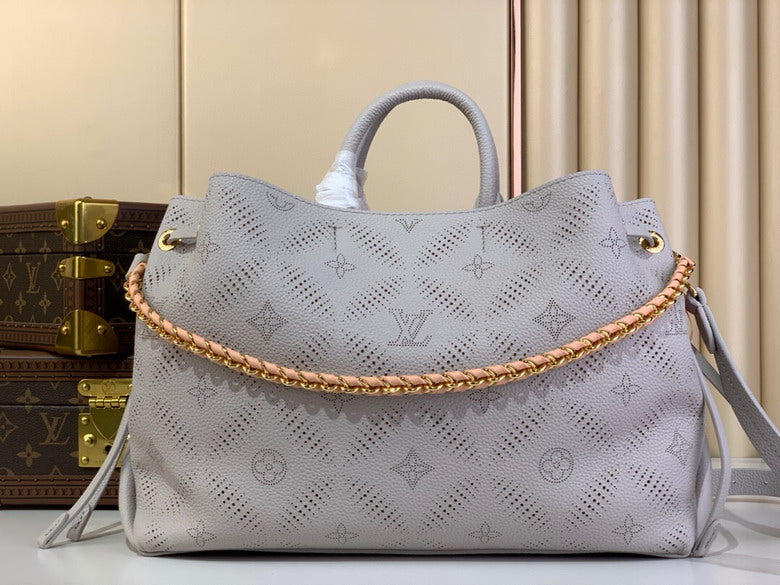 Louis vuitton Inspired Handbags, AA+ Quality 100% Genuine Leather Classic Flap Medium Quilted Lambskin Black Gold, 18X 1 1X 5cm BL 4 Colour