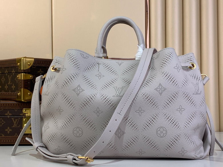 Louis vuitton Inspired Handbags, AA+ Quality 100% Genuine Leather Classic Flap Medium Quilted Lambskin Black Gold, 18X 1 1X 5cm BL 4 Colour