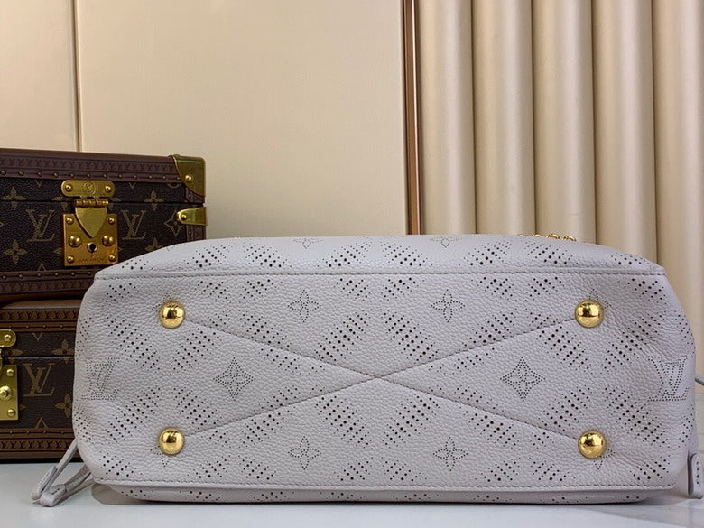 Louis vuitton Inspired Handbags, AA+ Quality 100% Genuine Leather Classic Flap Medium Quilted Lambskin Black Gold, 18X 1 1X 5cm BL 4 Colour