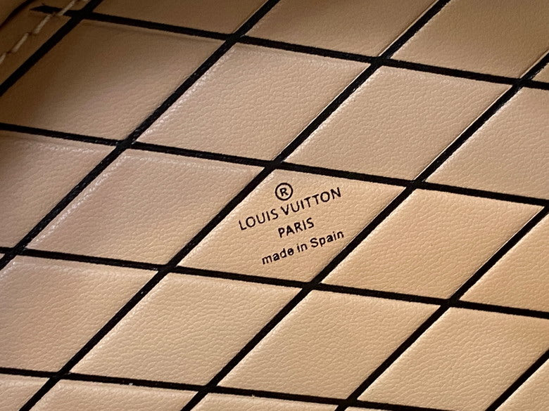 louis vuitton Inspired Handbags, AA+ Quality 100% Genuine Leather Classic Flap Medium Quilted Lambskin Black Gold, 18X 1 1X 5cm BL 4 Colour
