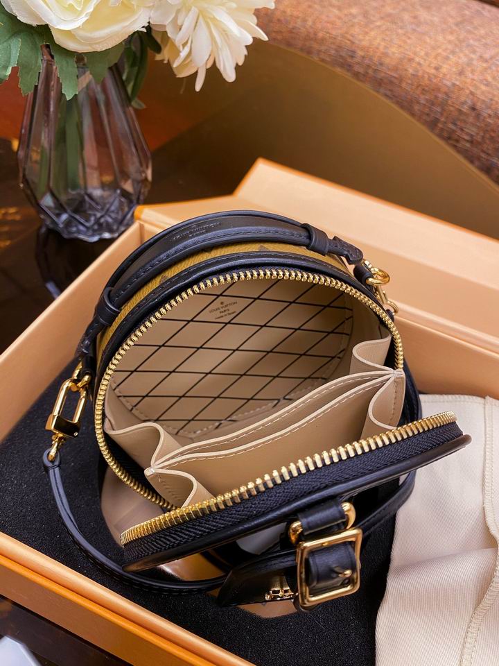 louis vuitton Inspired Handbags, AA+ Quality 100% Genuine Leather Classic Flap Medium Quilted Lambskin Black Gold, 18X 1 1X 5cm BL 4 Colour