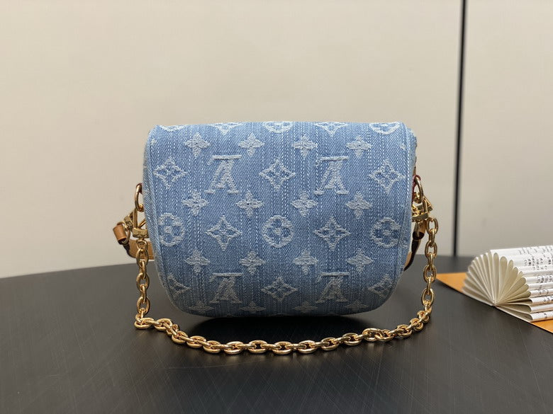 Louis vuitton Inspired Handbags, AA+ Quality 100% Genuine Leather Classic Flap Medium Quilted Lambskin Black Gold, 18X 1 1X 5cm BL 4 Colour