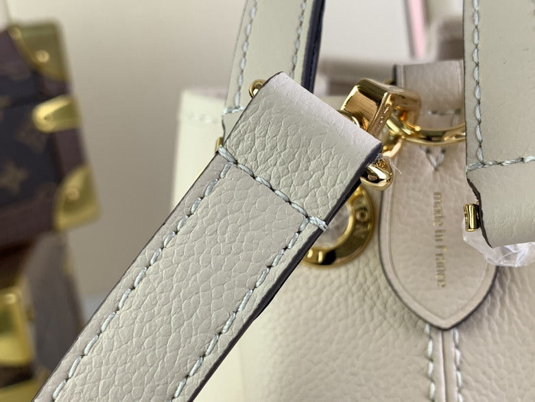 louis vuitton Inspired Handbags, AA+ Quality 100% Genuine Leather Classic Flap Medium Quilted Lambskin Black Gold, 18X 1 1X 5cm BL 4 Colour