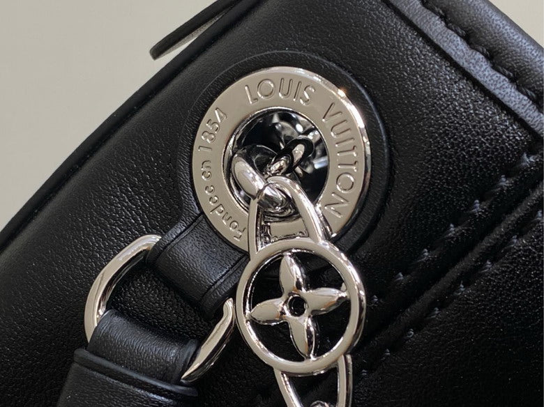louis vuitton Inspired Handbags, AA+ Quality 100% Genuine Leather Classic Flap Medium Quilted Lambskin Black Gold, 18X 1 1X 5cm BL 4 Colour