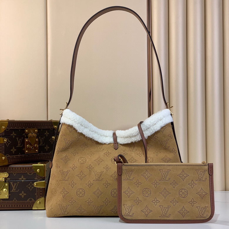 Inspired Handbags, AA+ Quality 100% Genuine Leather Classic Flap Medium Quilted Lambskin Black Gold, 18X 1 1X 5cm BL 4 Colour