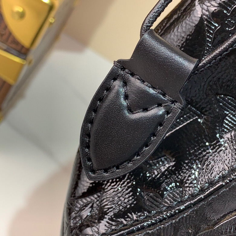 Louis Vuitton Inspired Handbags, AA+ Quality 100% Genuine Leather Classic Flap Medium Quilted Lambskin Black Gold, 18X 1 1X 5cm BL 4 Colour