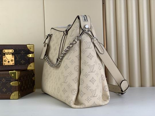 Louis Vuitton Handbags, AA+ Quality 100% Genuine Leather Classic Flap Medium Quilted Lambskin Black Gold, 18X 1 1X 5cm BL 4 Colour
