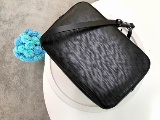 Louis Vuitton Inspired Handbags, AA+ Quality 100% Genuine Leather Classic Flap Medium Quilted Lambskin Black Gold, 18X 1 1X 5cm BL 4 Colour