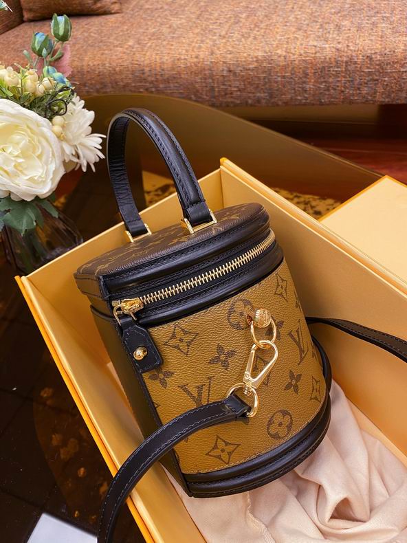 Louis Vuitton Inspired Handbags, AA+ Quality 100% Genuine Leather Classic Flap Medium Quilted Lambskin Black Gold, 18X 1 1X 5cm BL 4 Colour
