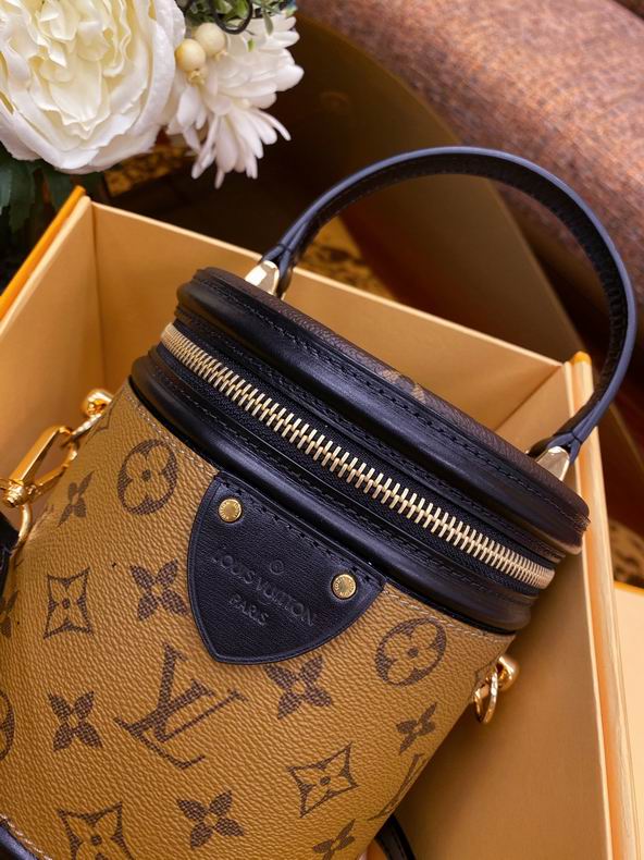 Louis Vuitton Inspired Handbags, AA+ Quality 100% Genuine Leather Classic Flap Medium Quilted Lambskin Black Gold, 18X 1 1X 5cm BL 4 Colour