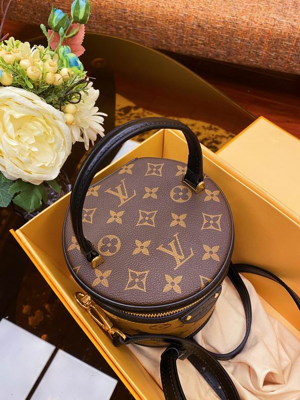 Louis Vuitton Inspired Handbags, AA+ Quality 100% Genuine Leather Classic Flap Medium Quilted Lambskin Black Gold, 18X 1 1X 5cm BL 4 Colour