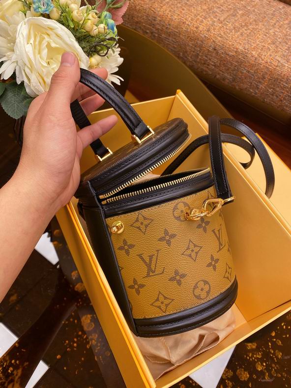 Louis Vuitton Inspired Handbags, AA+ Quality 100% Genuine Leather Classic Flap Medium Quilted Lambskin Black Gold, 18X 1 1X 5cm BL 4 Colour