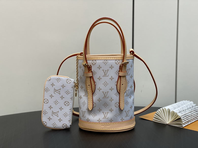 Louis Vuitton Inspired Handbags, AA+ Quality 100% Genuine Leather Classic Flap Medium Quilted Lambskin Black Gold, 18X 1 1X 5cm BL 4 Colour
