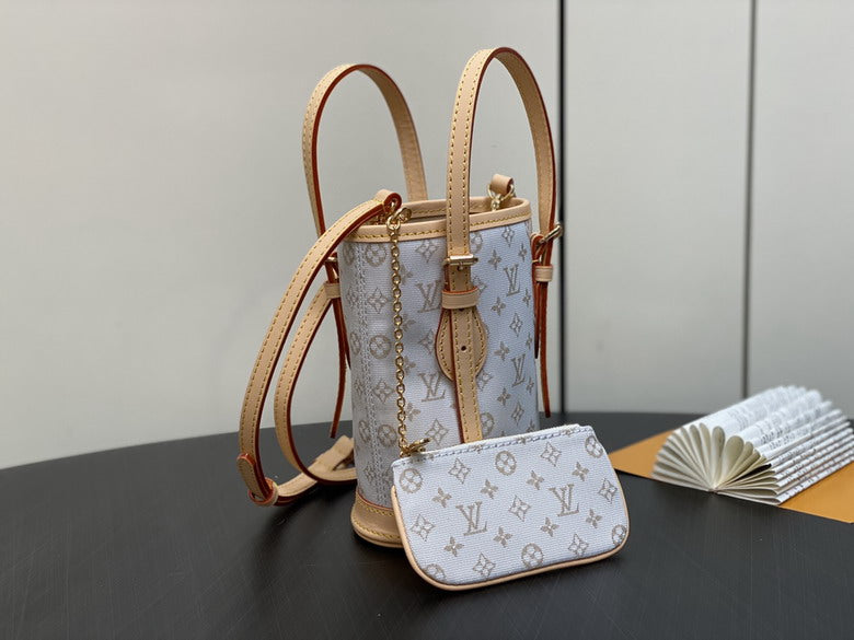 Louis Vuitton Inspired Handbags, AA+ Quality 100% Genuine Leather Classic Flap Medium Quilted Lambskin Black Gold, 18X 1 1X 5cm BL 4 Colour