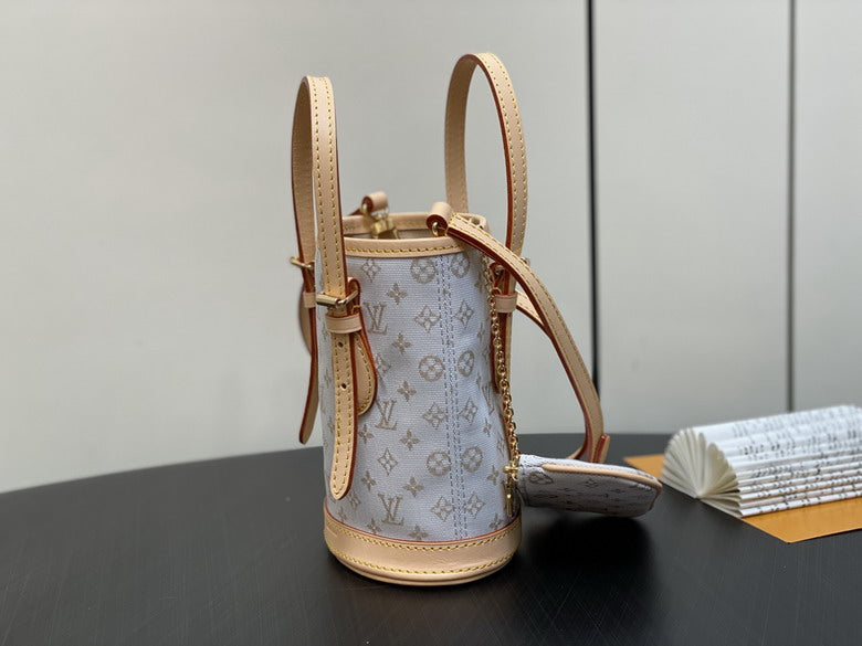 Louis Vuitton Inspired Handbags, AA+ Quality 100% Genuine Leather Classic Flap Medium Quilted Lambskin Black Gold, 18X 1 1X 5cm BL 4 Colour