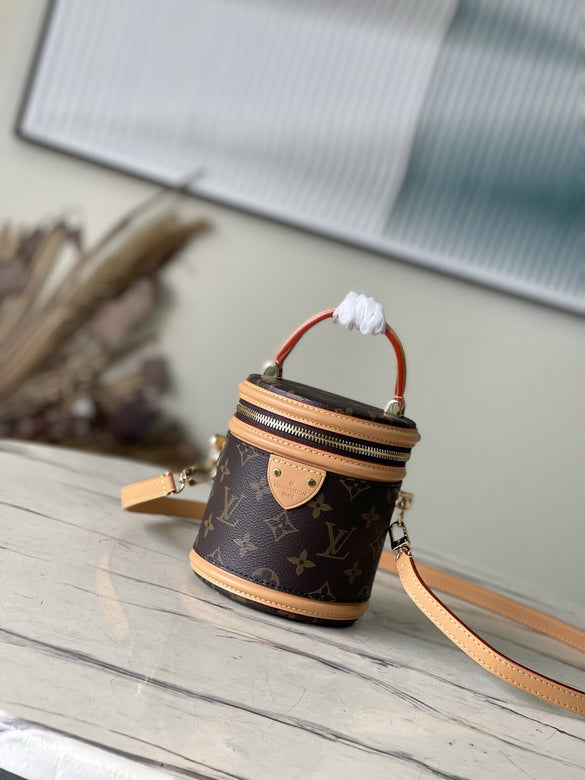 Louis Vuitton Inspired Handbags, AA+ Quality 100% Genuine Leather Classic Flap Medium Quilted Lambskin Black Gold, 18X 1 1X 5cm BL 4 Colour