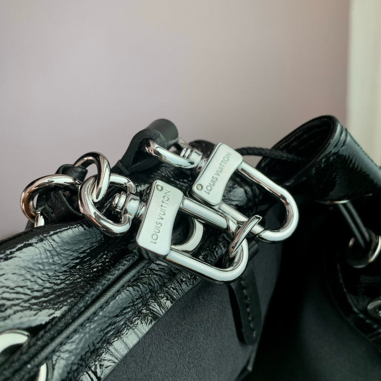 Louis Vuitton Inspired Handbags, AA+ Quality 100% Genuine Leather Classic Flap Medium Quilted Lambskin Black Gold, 18X 1 1X 5cm BL 4 Colour