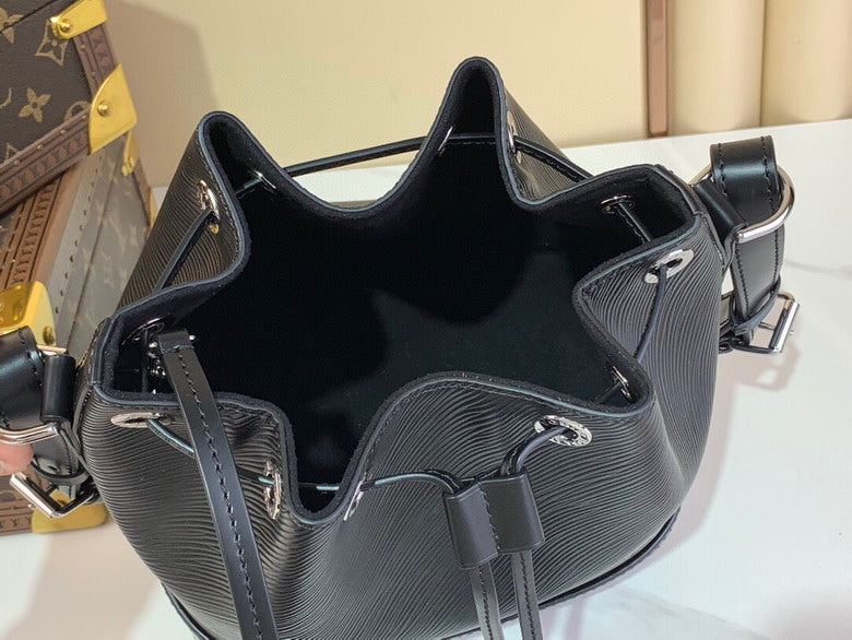 Louis Vuitton Inspired Handbags, AA+ Quality 100% Genuine Leather Classic Flap Medium Quilted Lambskin Black Gold, 18X 1 1X 5cm BL 4 Colour